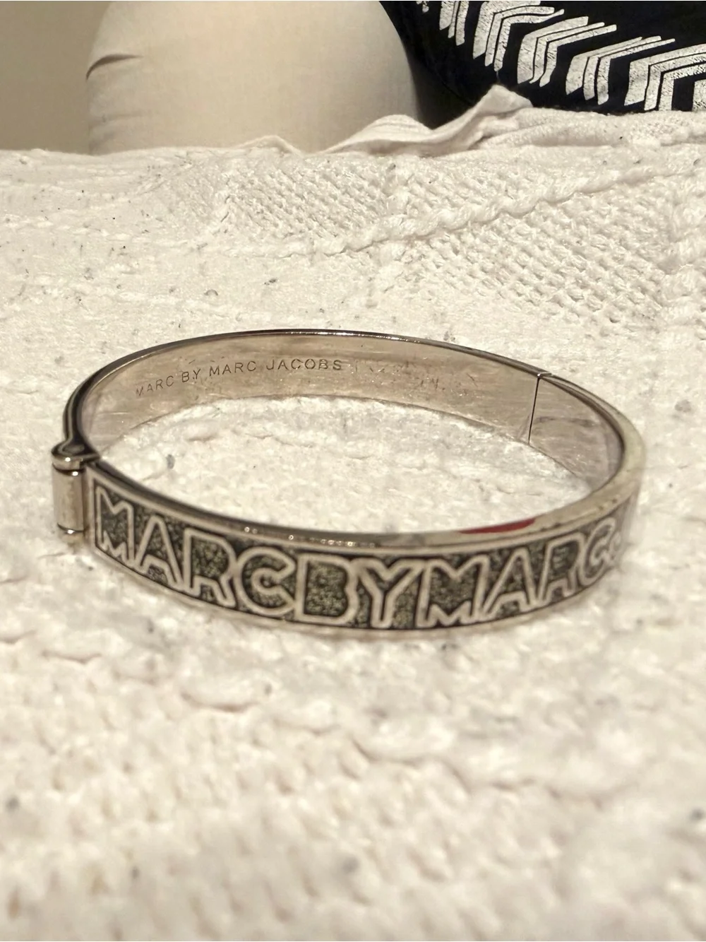 Marc by Marc Jacobs Silver-Tone Logo Hinged Bangle